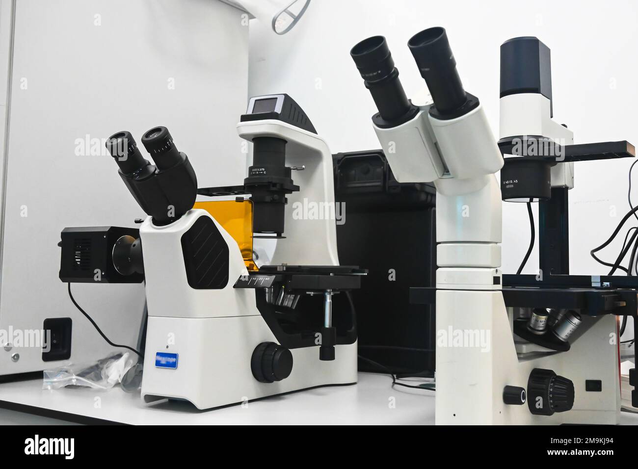 Microscope de laboratoire. Microscope dans un laboratoire biologique. Banque D'Images