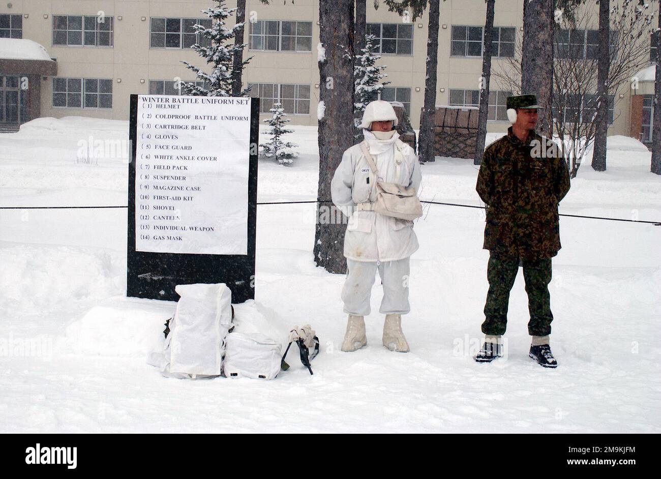 Une liste publiée des armes japonaises lors d'une exposition par la Force d'autodéfense de l'armée japonaise (JASDF) au Camp Engaru, à l'appui de l'exercice DE LUMIÈRE FORESTIÈRE II 2003. Base: Camp Engaru État: Hokkaido pays: Japon (JPN) Banque D'Images