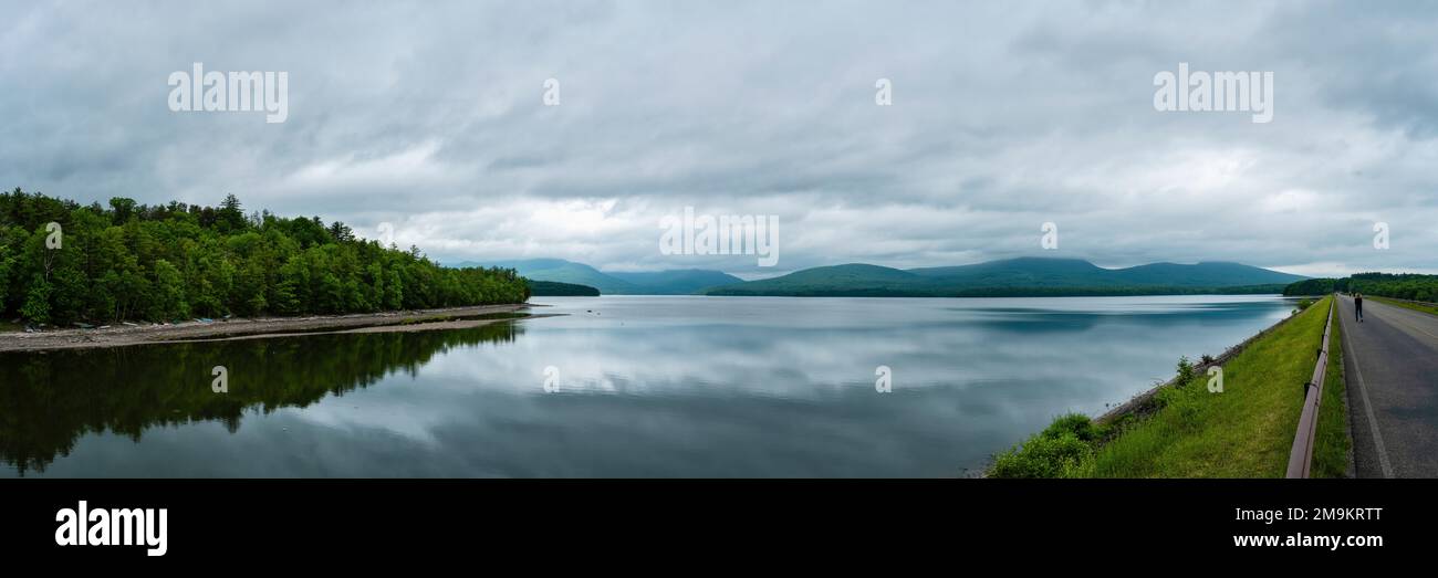 Paysage avec Ashokan Reservoir près de Kingston, New York, Etats-Unis Banque D'Images