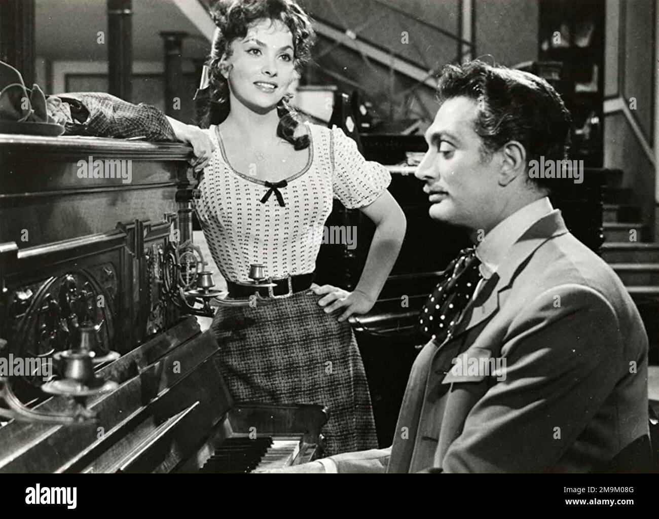 BEAU MAIS DANGEREUX 1956 20th siècle Fox film avec Gina Lollobrigida et Robert Alda Banque D'Images