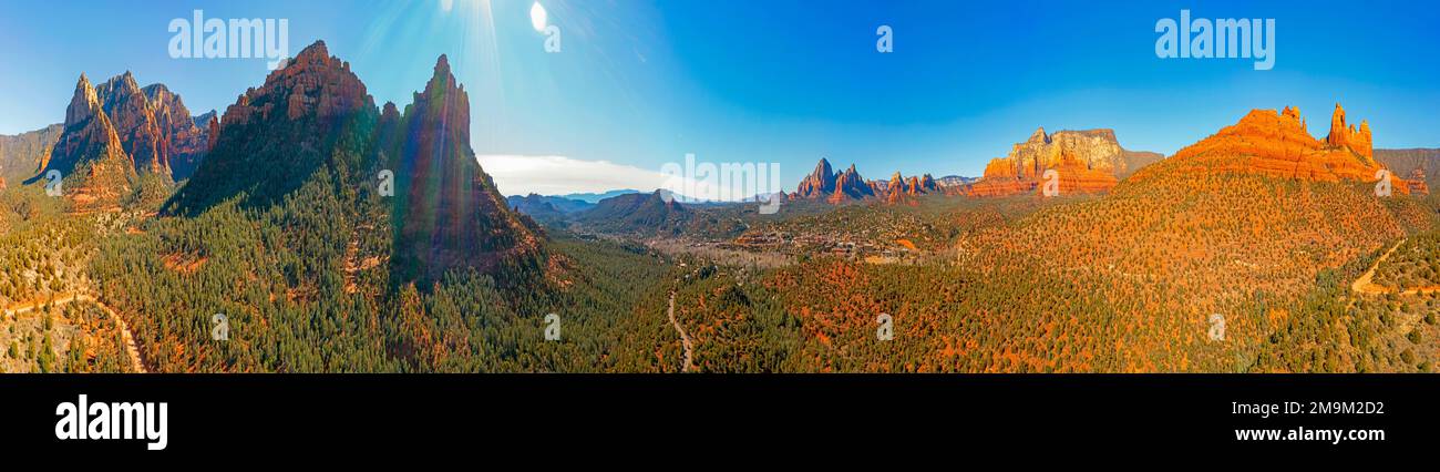 Paysage avec Schnebly Hill Road, Sedona, Arizona, États-Unis Banque D'Images