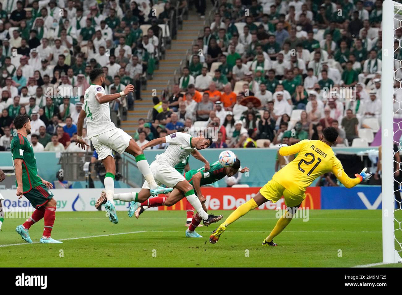 Mexico's Orbelin Pineda, second from right, and Saudi Arabia's Sultan Al-Ghanam go for a header during the World Cup group C soccer match between Saudi Arabia and Mexico, at the Lusail Stadium in Lusail, Qatar, Wednesday, Nov. 30, 2022. (AP Photo/Ebrahim Noroozi) Banque D'Images