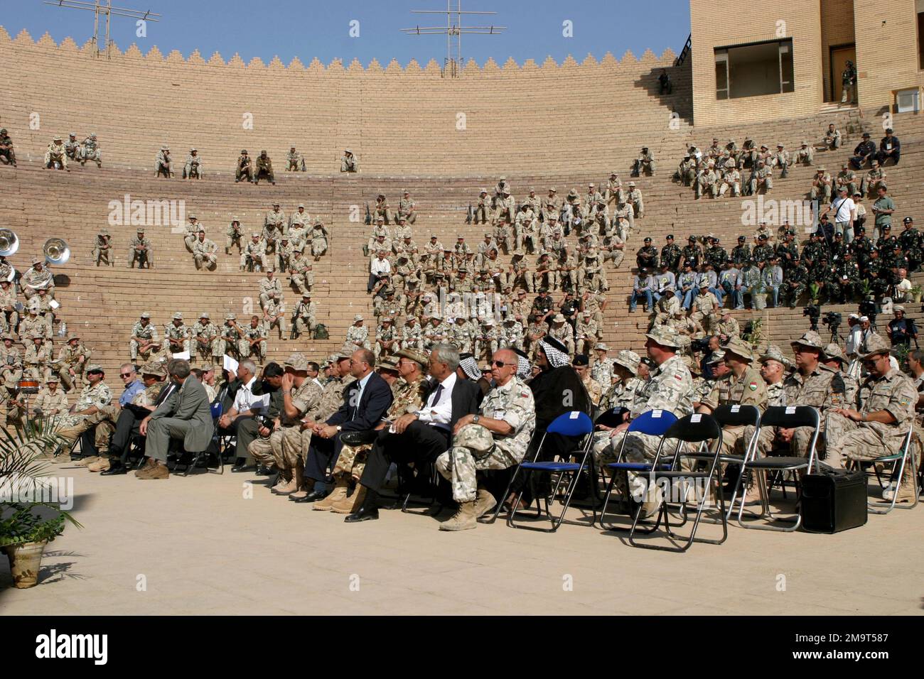 030903-M-7837W-015. Objet opération/série: BASE DE LIBERTÉ IRAQUIENNE: Camp Babylone pays: Irak (IRQ) Banque D'Images