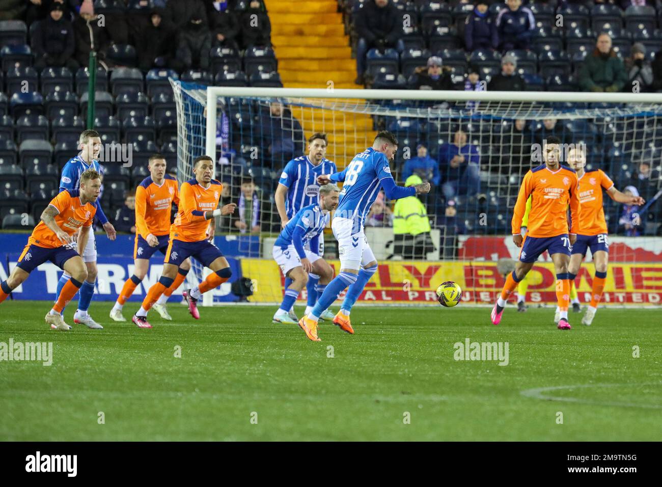 Rugby Park, Kilmarnock, Royaume-Uni. 18th janvier 2023. Lors d'un match écossais de Premiership entre Kilmarnock FC et Rangers au stade Billy Bowie BBSP Rugby Park, les Rangers ont remporté par 3 buts à 2. Les buteurs étaient Stokes (Kilmarnock) 6 minutes, Wright (Kilmarnock) 59 minutes, Morelos (Rangers) 23 minutes et 72 minutes, Kent (Rangers) 52 minutes. Armstrong (Kilmarnock) a été cardé rouge à 59 minutes. Morelos a été donné joueur du match. Crédit : Findlay/Alay Live News Banque D'Images