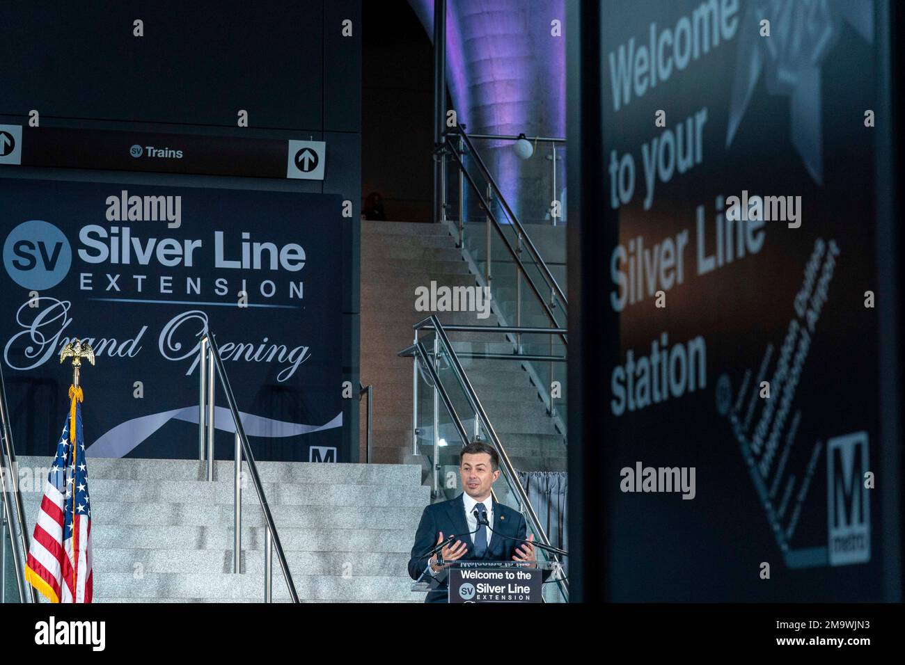 Transportation Secretary Pete Buttigieg, speaks during the ribbon cutting at Washington Dulles International Airport metro station, during the opening of new Silver Line Extension at Washington Dulles International Airport, in Chantilly, Va., on Tuesday, Nov. 15, 2022. (AP Photo/Jose Luis Magana) Banque D'Images