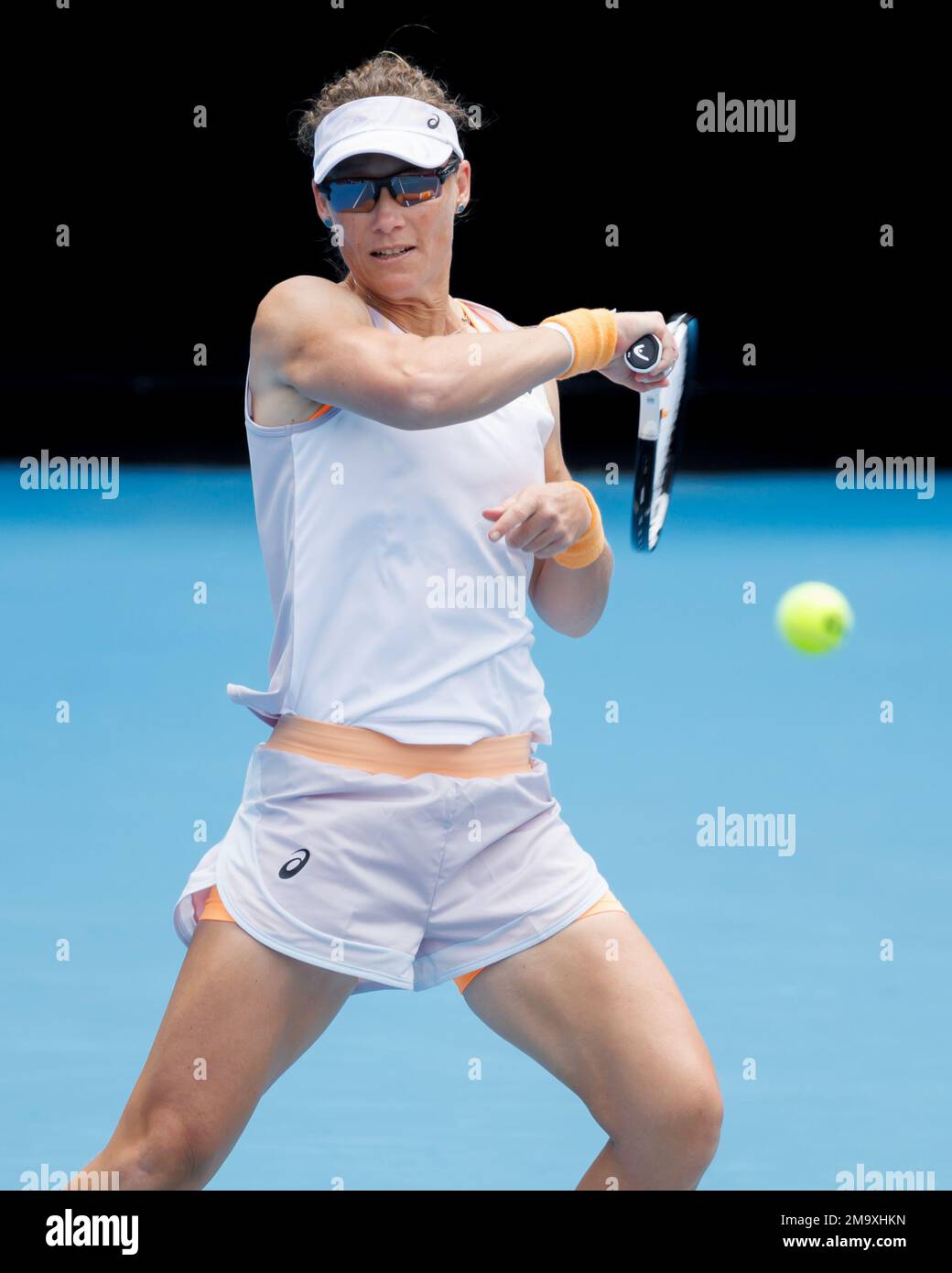 Melbourne, Australie. 19th janvier 2023. Samantha STOSUR, d'Australie, et Aiize CORNET, de France, en action contre 11th semences Zhaoxuan YANG, de Chine, et Hao-Ching CHAN, de Taipei, lors du match de 1st matchs de femmes doubles, le 4 e jour de l'Open australien de 2023 sur Kia Arena, à Melbourne, en Australie. Sydney Low/Cal Sport Media. Crédit : csm/Alay Live News Banque D'Images