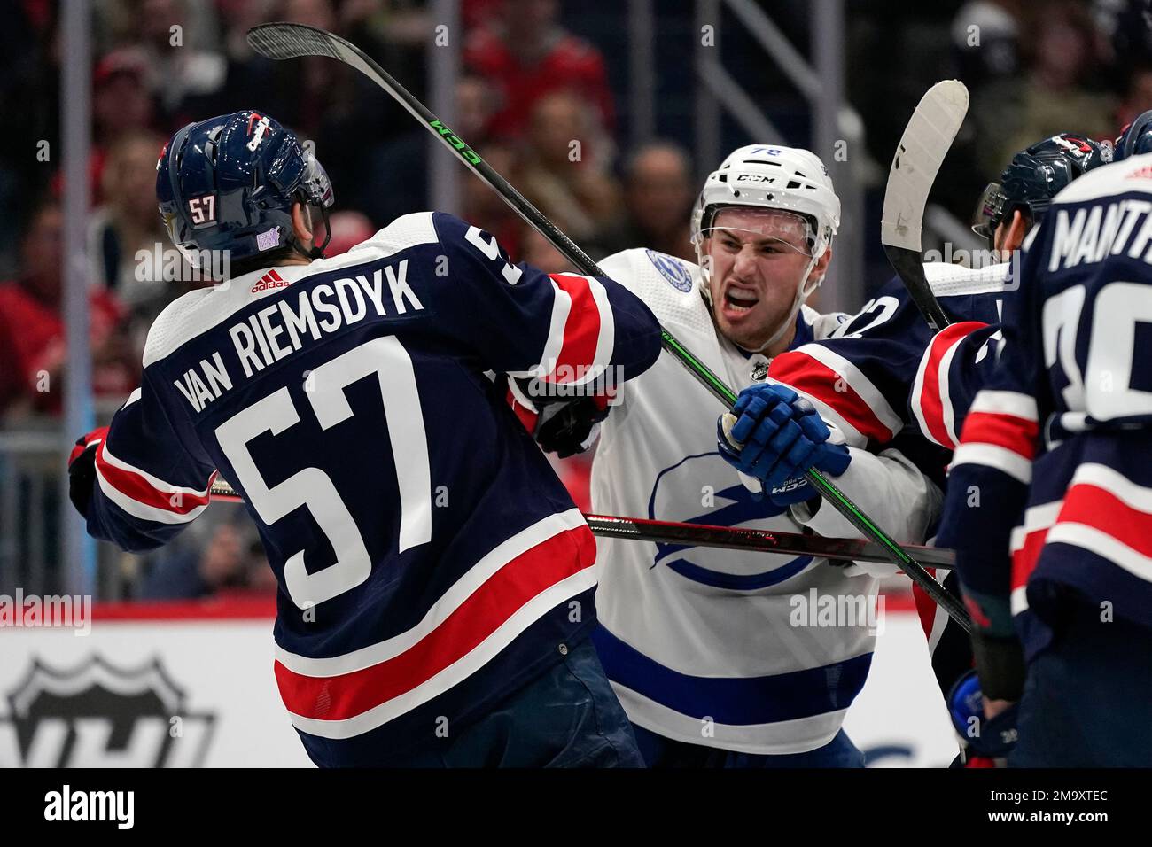 Tampa Bay Lightning center Ross Colton, right, fights with Washington Capitals defenseman Trevor van Riemsdyk in the second period of an NHL hockey game, Friday, Nov. 11, 2022, in Washington. (AP Photo/Patrick Semansky) Banque D'Images