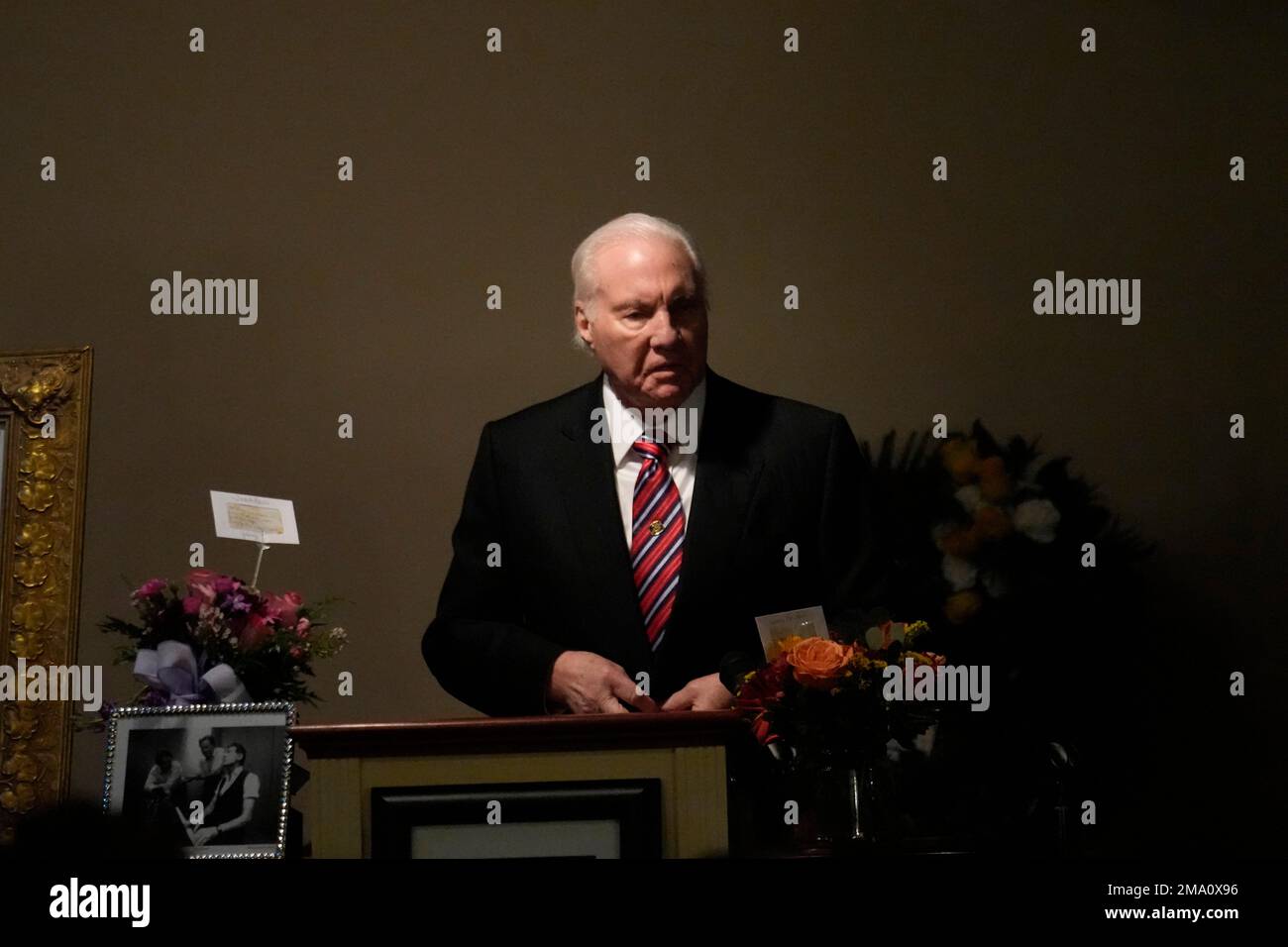 Televangelist Jimmy Swaggart speaks at the funeral service for his cousin, rock and roll pioneer Jerry Lee Lewis, in Ferriday, La., Saturday, Nov. 5, 2022. (AP Photo/Gerald Herbert) Banque D'Images