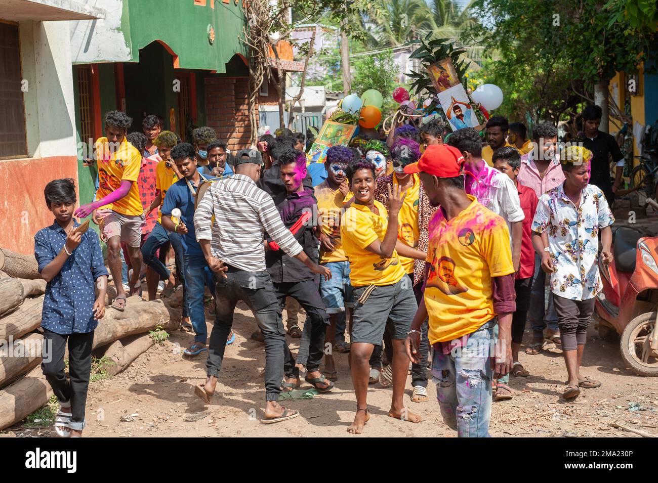 Kuilapalayam, Inde - 17th janvier 2023 : Festival Pongal. La parade dans le village avant la course à la vache. Banque D'Images