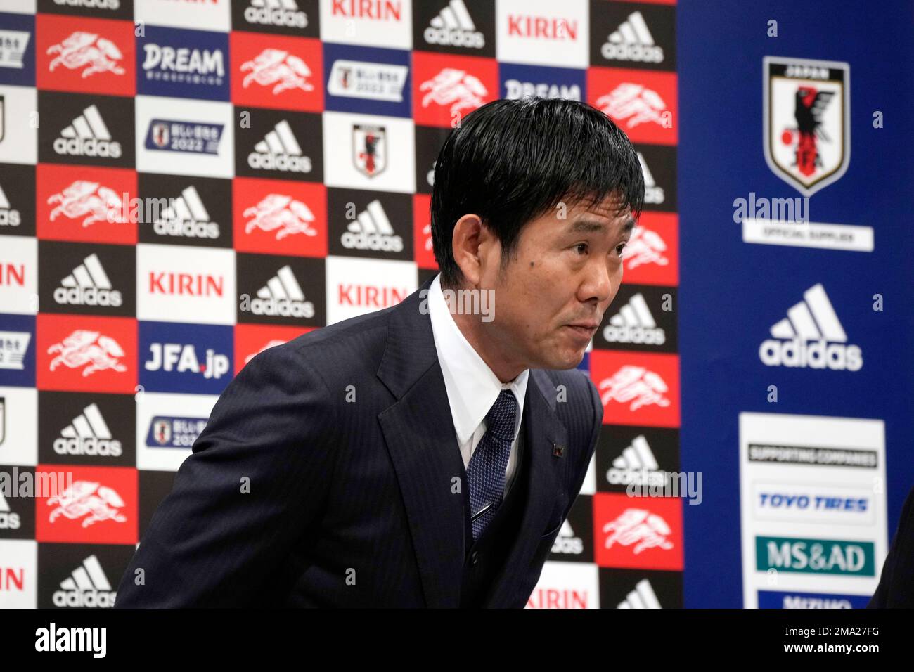 Japan national team head coach Hajime Moriyasu bows after the announcement of the national team members for FIFA World Cup 2022 Tuesday, Nov. 1, 2022, in Tokyo. (AP Photo/Eugene Hoshiko) Banque D'Images