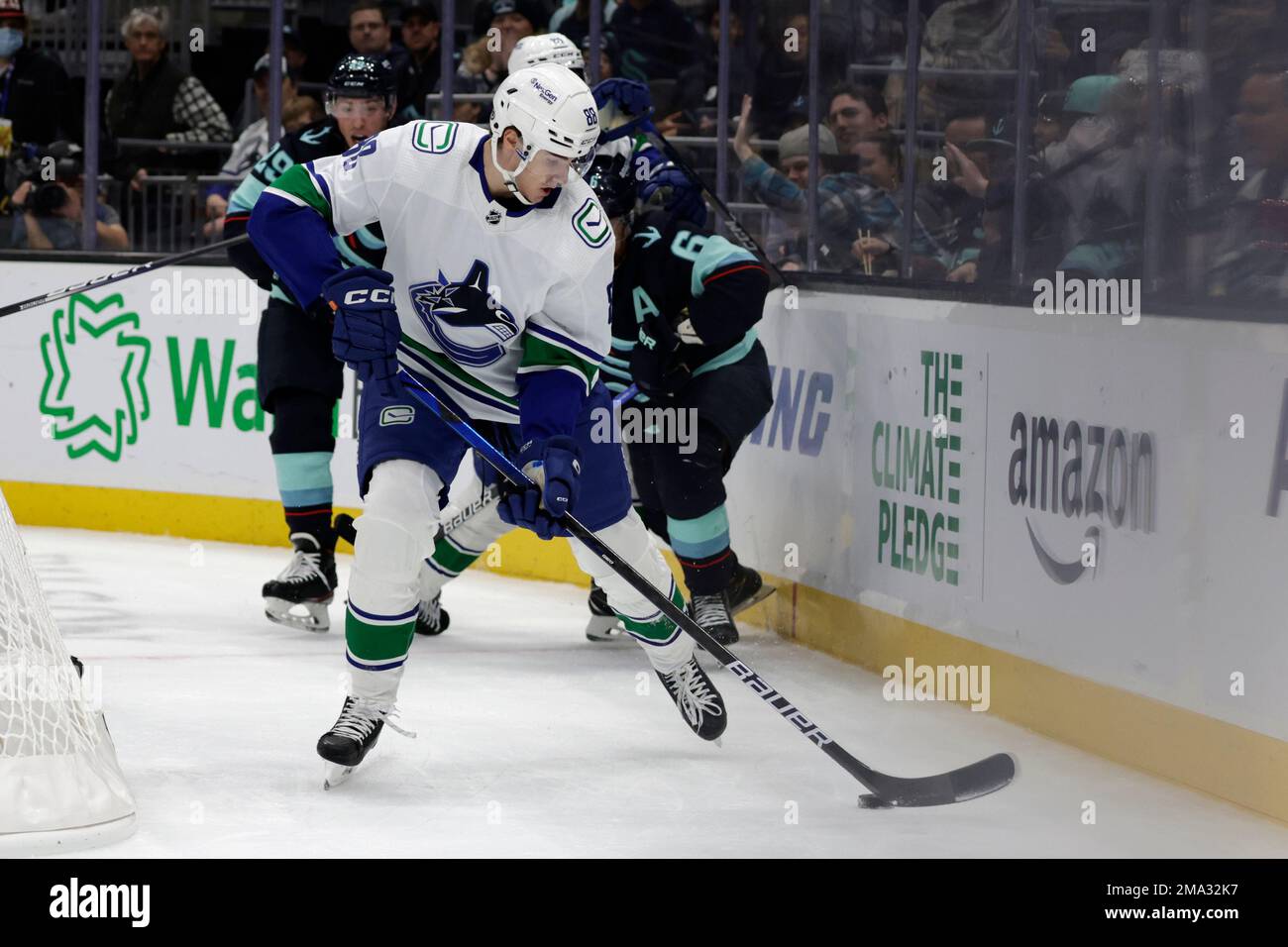 Vancouver Canucks center Nils Aman (88) skates from behind the goal with the puck against the Seattle Kraken during the first period of an NHL hockey game, Thursday, Oct. 27, 2022, in Seattle. (AP Photo/John Froschauer) Banque D'Images