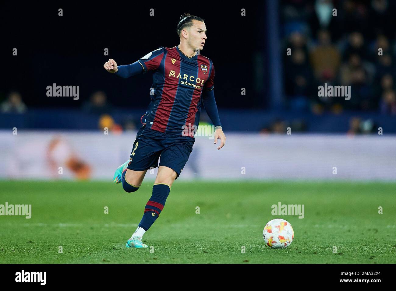 Francisco Javier Hidalgo son (Levante UD, #2) court avec le ballon Banque D'Images
