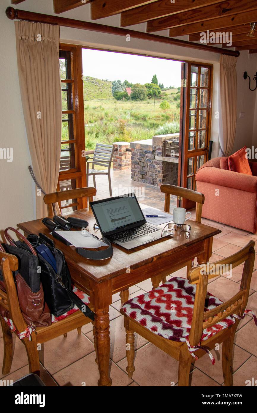 Travail à domicile - bureau avec vue sur la nature Banque D'Images