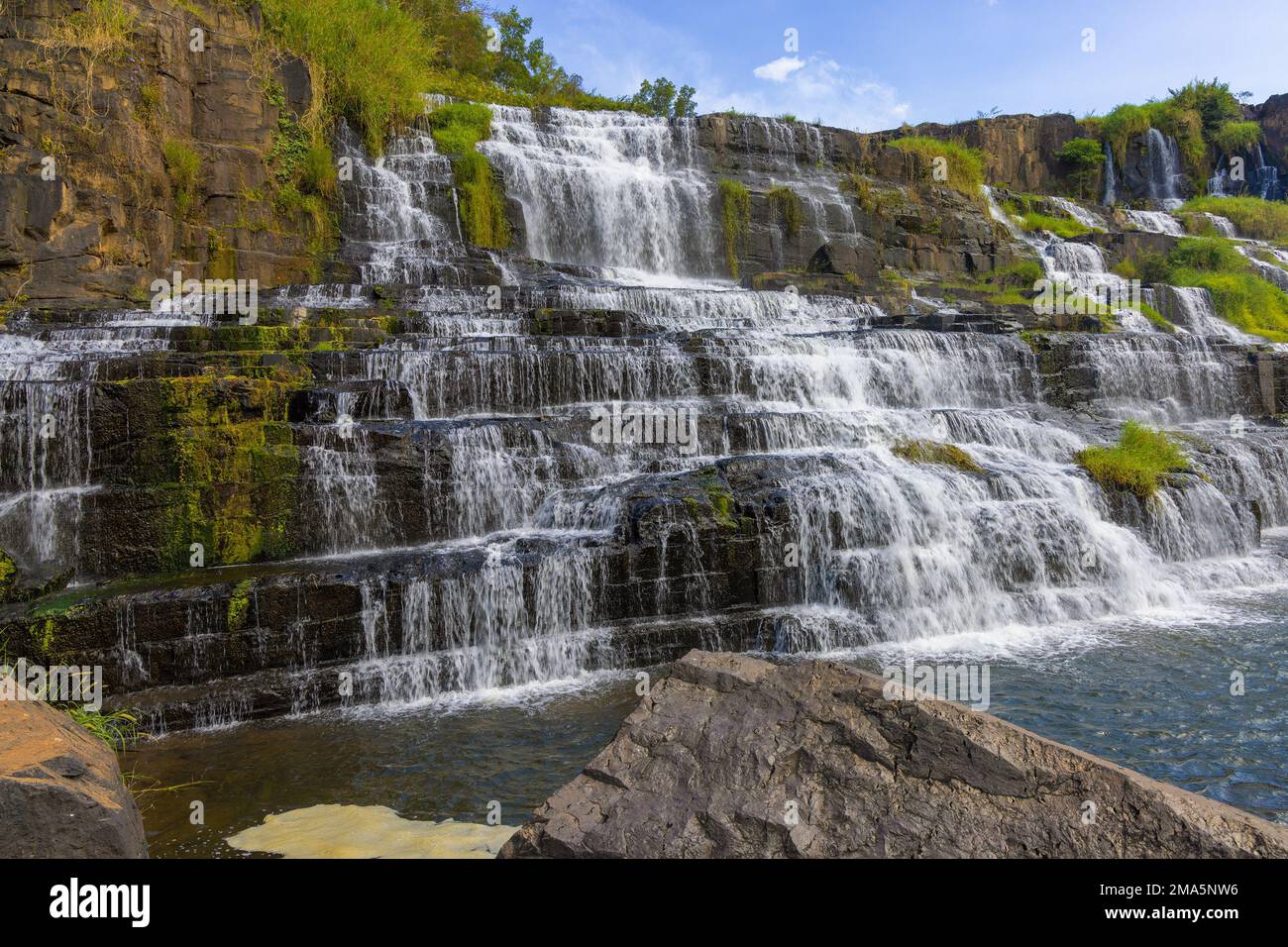 La cascade de Pongour dans les zones rurales du Vietnam Banque D'Images