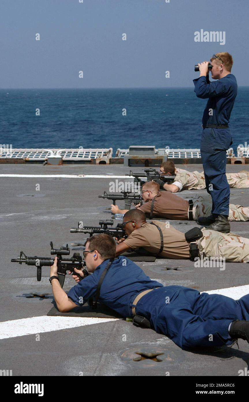 060209-N-4374S-008. Objet opération/série: Base des opérations de sécurité maritime: USS carter Hall (LSD 50) pays: Scène du golfe Persique Commandement majeur montré: LSD-50 Banque D'Images