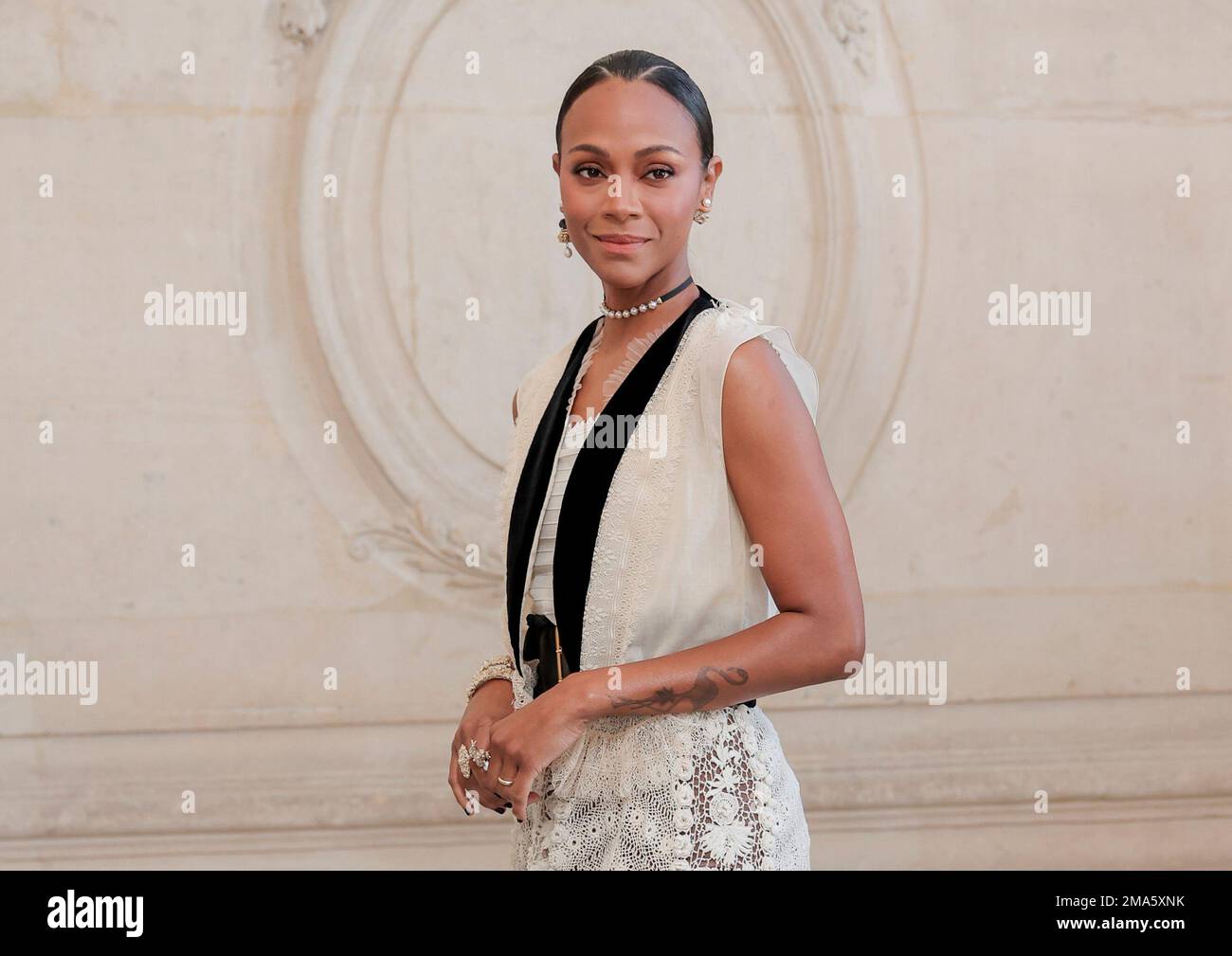 FILE - Zoe Saldana appears at the Dior Haute Couture Fall/Winter 2022-2023 fashion collection in Paris on July 4, 2022. Saldana stars in the Netflix series "From Scratch." (AP Photo/Lewis Joly, File) Banque D'Images
