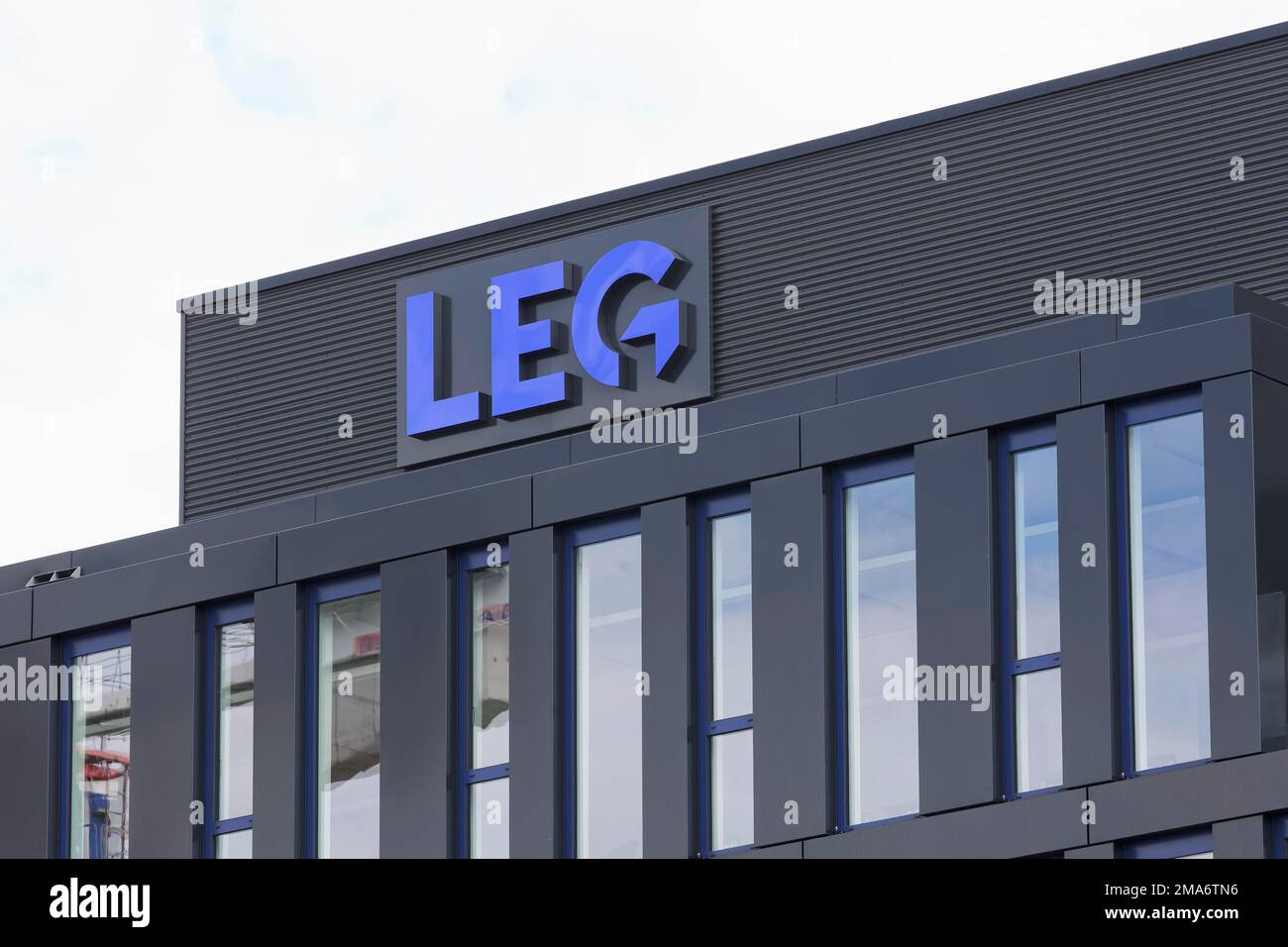 LEG Immobilien se, logo au siège social de la société, société de  développement immobilier, société de logement, Airport-City Duesseldorf,  Rhénanie-du-Nord-Westphalie Photo Stock - Alamy