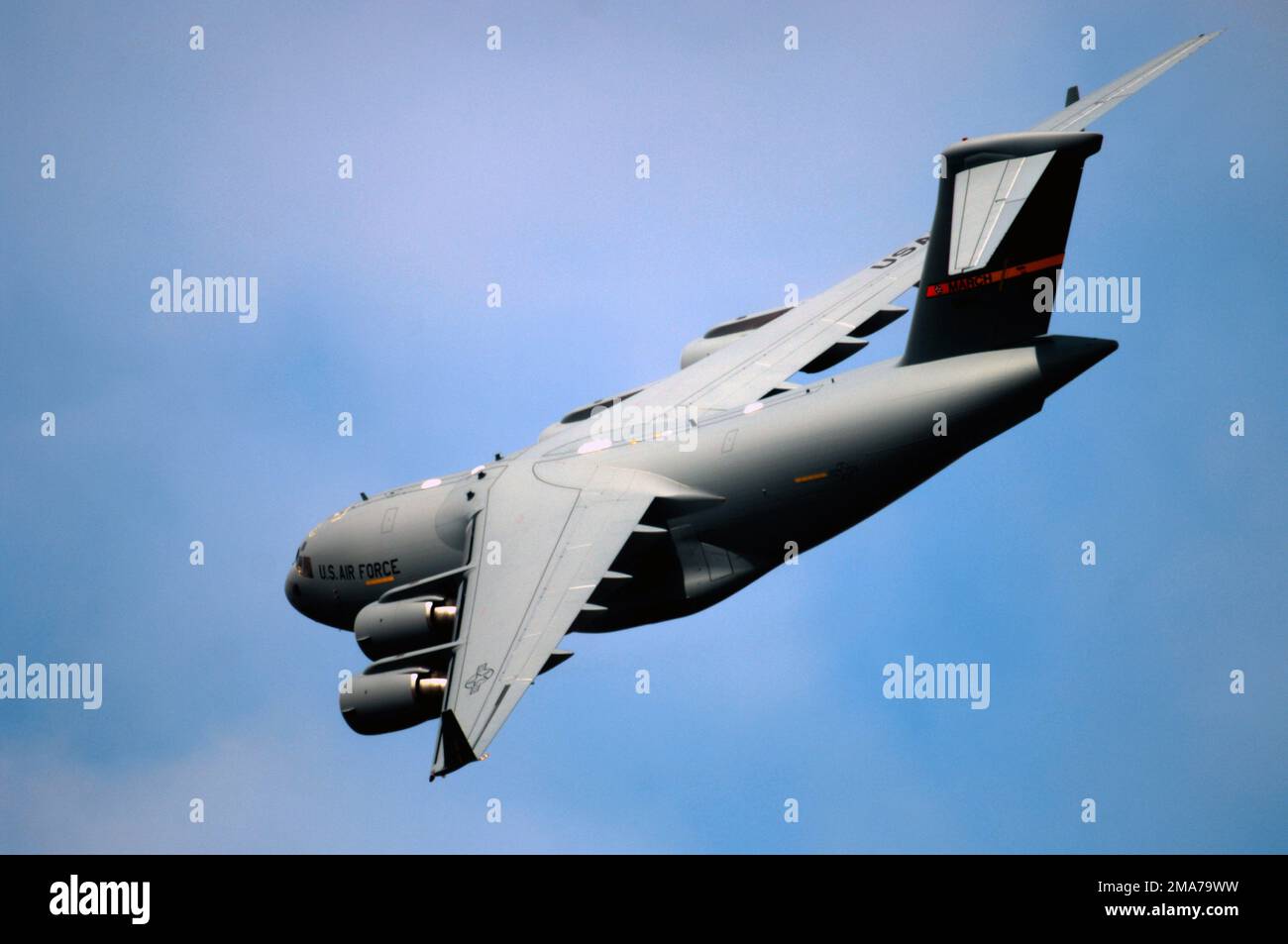 051018-F-0697K-007. Objet opération/série: C-17 LIVRAISON #4 À MARS base ARB: Mars base de réserve aérienne État: Californie (CA) pays: États-Unis d'Amérique (USA) scène Major Command montré: AFRC Banque D'Images
