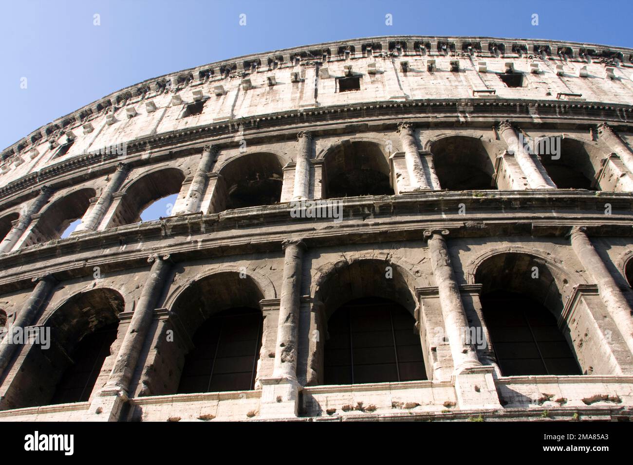 Arch of titus and the colosseum in rome Banque de photographies et d ...