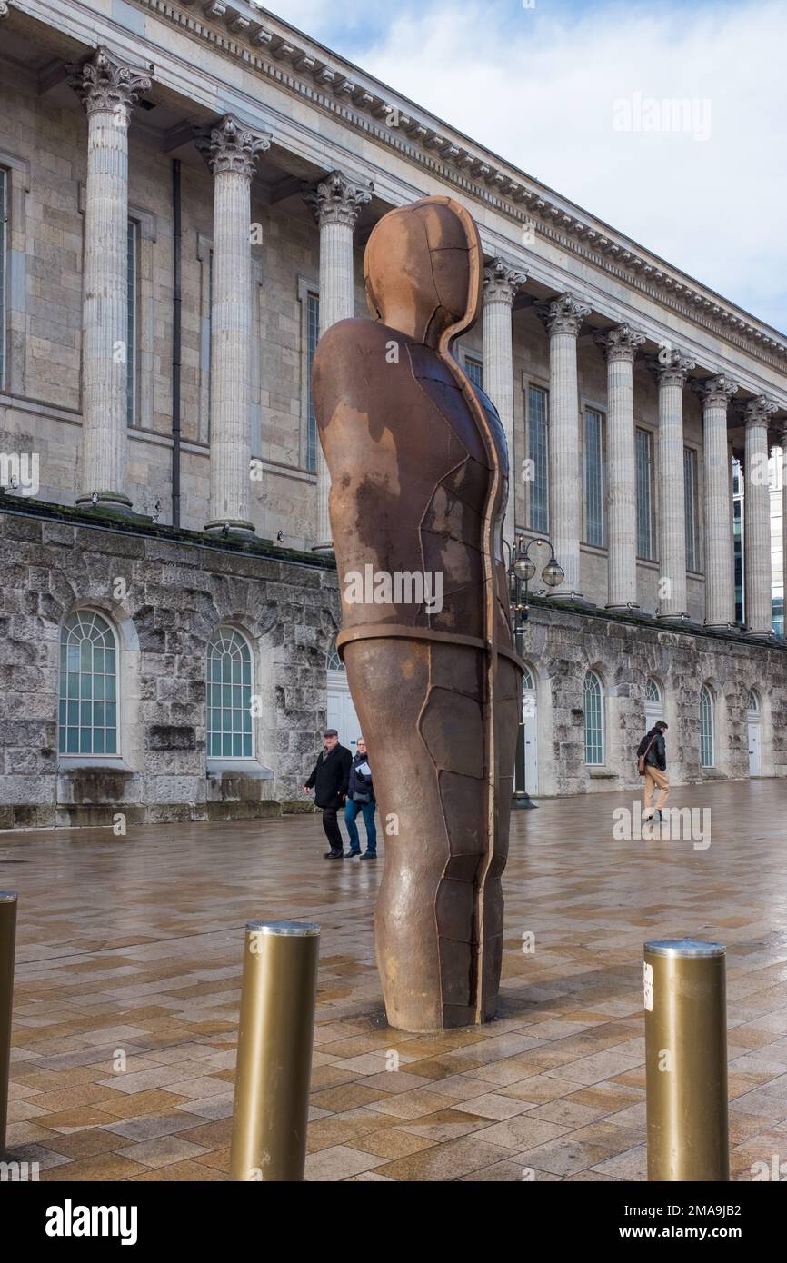Iron :Man est une statue d'Antony Gormley sur Victoria Square, Birmingham. Il a été offert à la ville par Trustee Savings Bank Banque D'Images