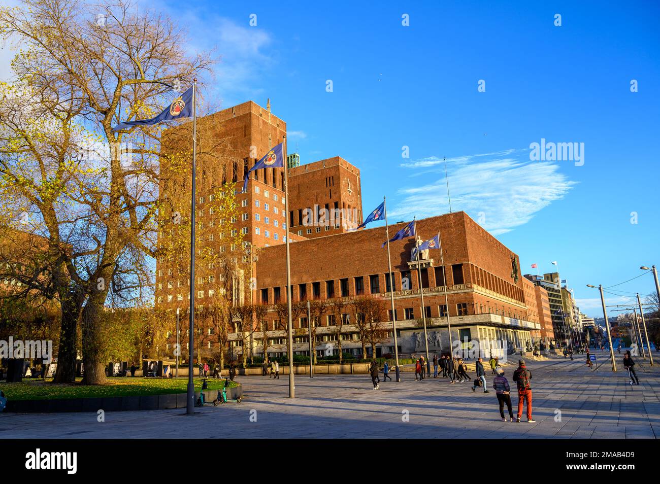 Hôtel de ville d'Oslo en plein soleil d'automne, Oslo Norvège. Banque D'Images