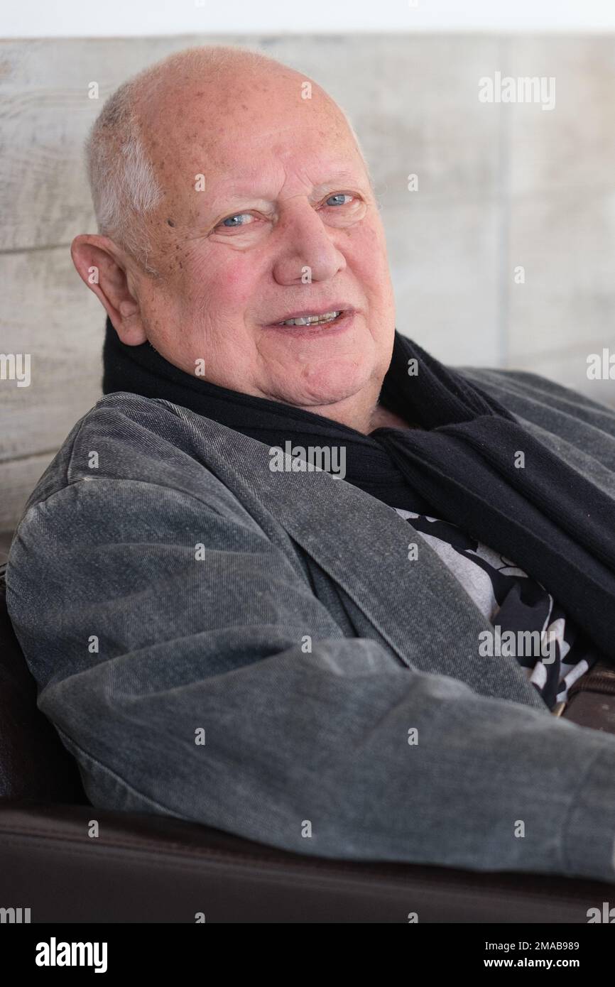 Madrid, Espagne. 19th janvier 2023. L'acteur Steven Berkoff pose pour une séance de portrait au Théâtre la Abadía de Madrid. Crédit : SOPA Images Limited/Alamy Live News Banque D'Images