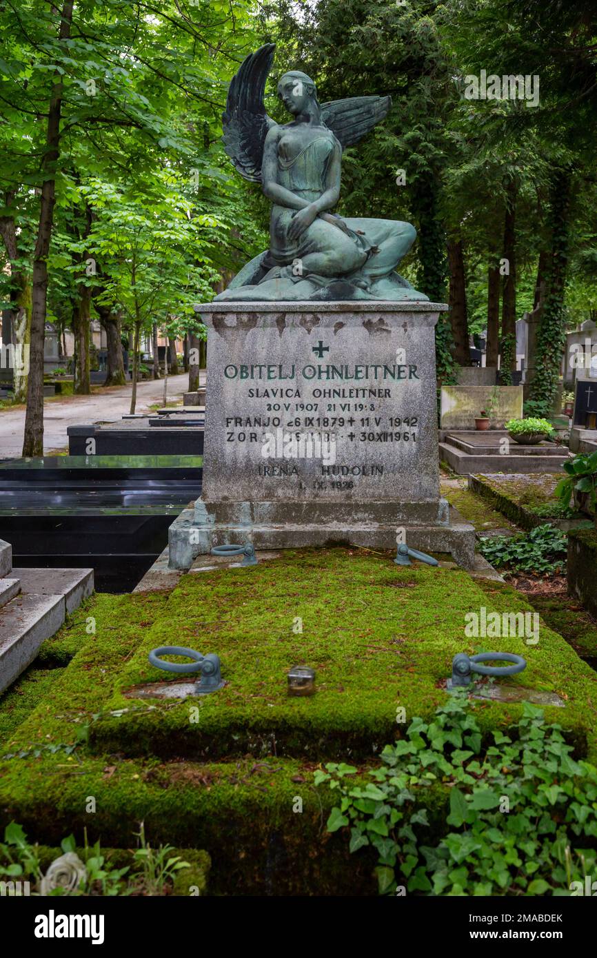 24.05.2016, Croatie, Zagreb, Zagreb - Cimetière central multiconfessionnel Mirogoj, établi en 1876 (monarchie impériale et royale) -1929, tombe de Banque D'Images