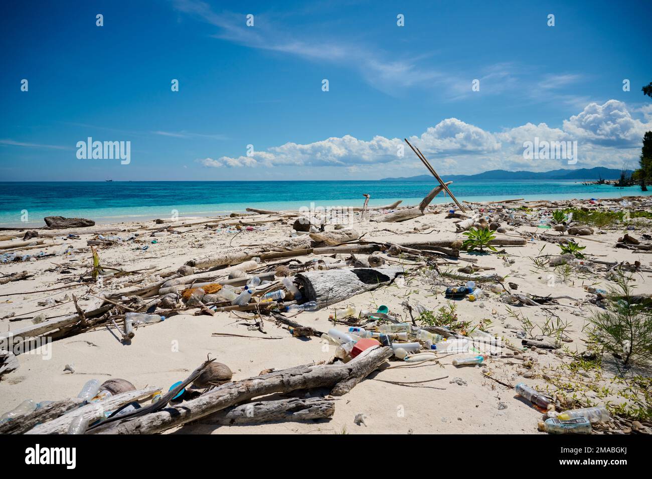 La triste vérité de la façon dont le plastique finit sur les plages du ...