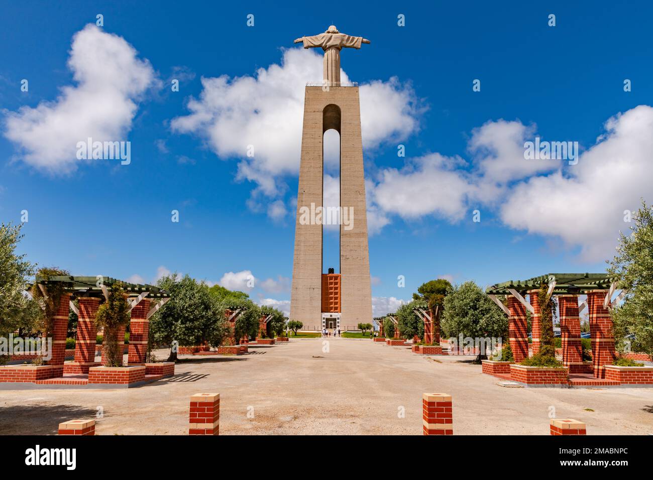 La statue monumentale du Christ Cristo Rei à la Praceta do Cristo Rei à Almada, Lisbonne, Portugal Banque D'Images
