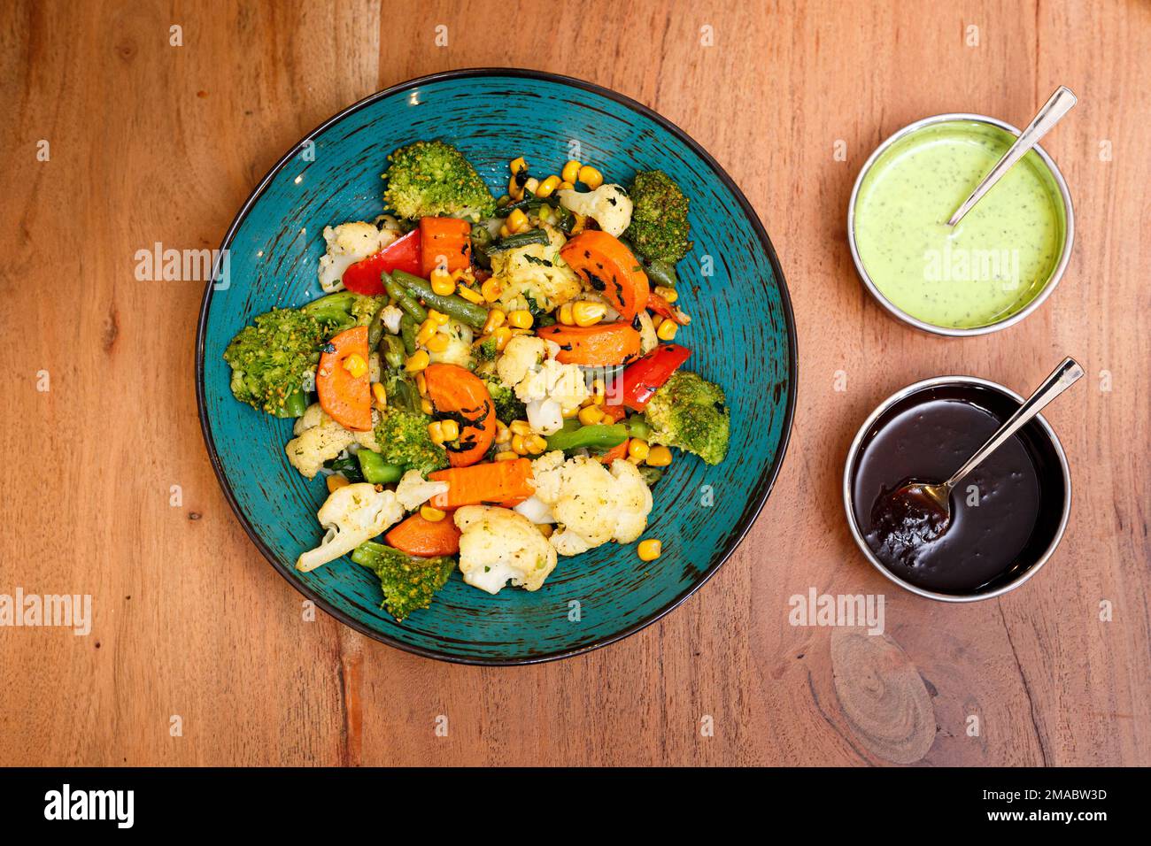 Cuisine indienne. Légumes rôtis, plats végétariens cuits à la vapeur. Banque D'Images