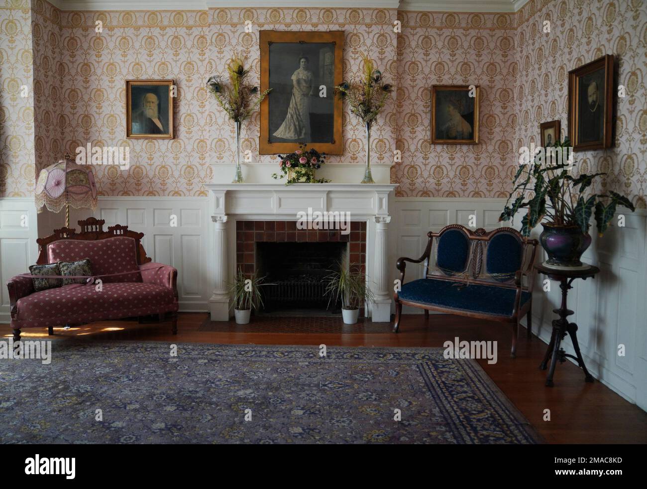 Photos of John Alexander Dowie, founder of Zion, his wife and two children hang on the walls of their former 25-room mansion, which was built in 1902, in Zion, Ill., on Saturday, Sept. 17, 2022. The Zion Historical Society now preserves and maintains the Shiloh House as a town museum. (AP Photo/Jessie Wardarski) Banque D'Images
