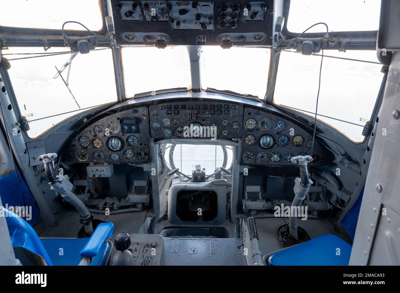 Intérieur du cockpit Tupolev tu-16 Banque D'Images