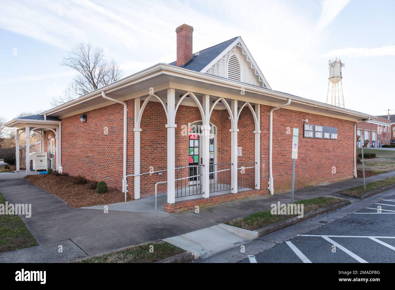 DALLAS, NC, USA-5 JANVIER 2023 : Dallas Branch of Gaston County public Library. Banque D'Images