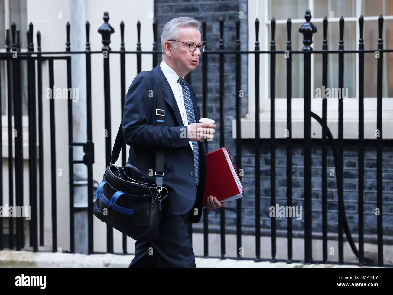 Michael Gove, secrétaire d'État au ministère de la mise à niveau, du logement et des communautés, sur Downing Street, Londres, Royaume-Uni Banque D'Images