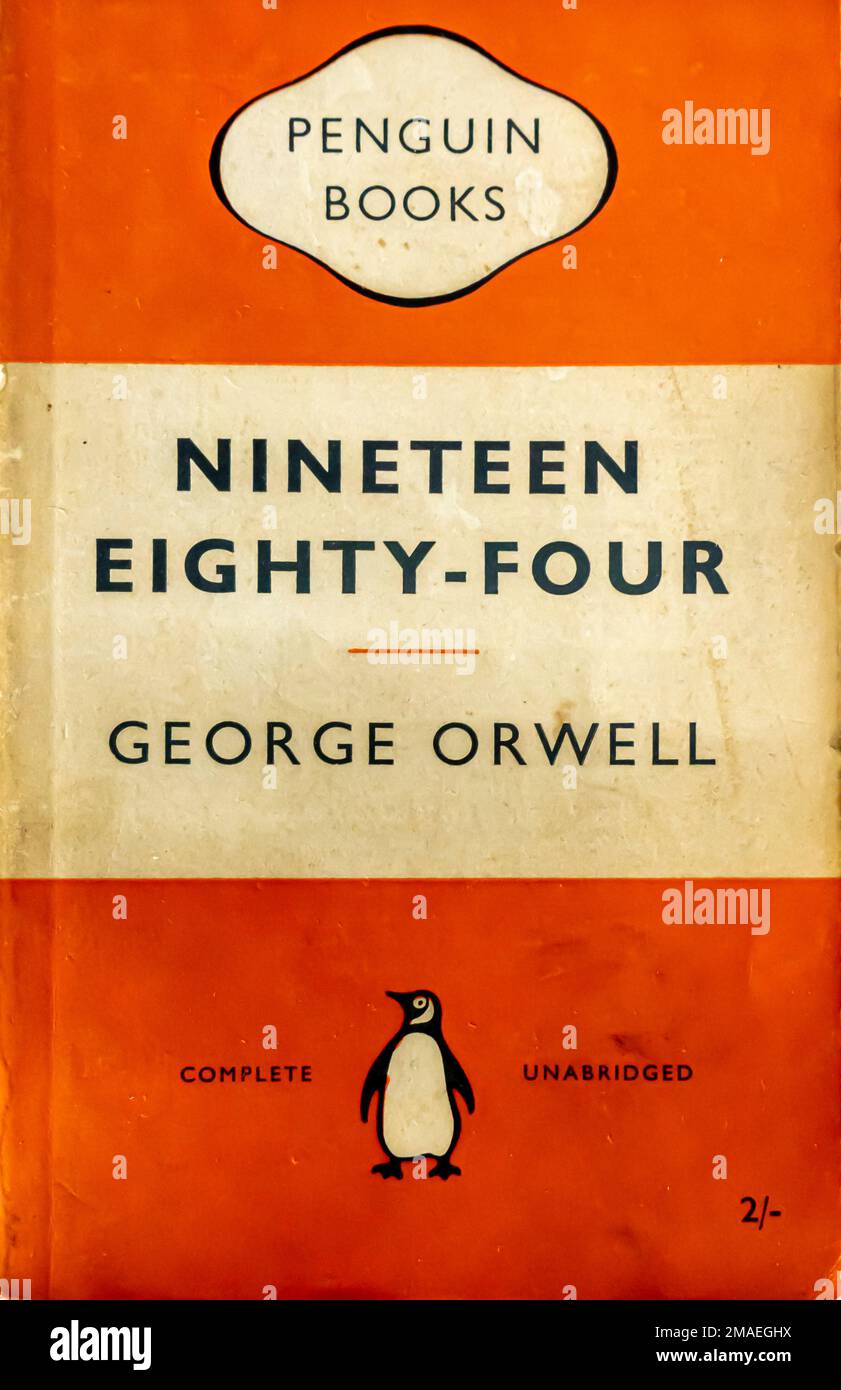 Dix-neuf Eighty-four roman de George Orwell 1949. Édition Penguin Books Banque D'Images
