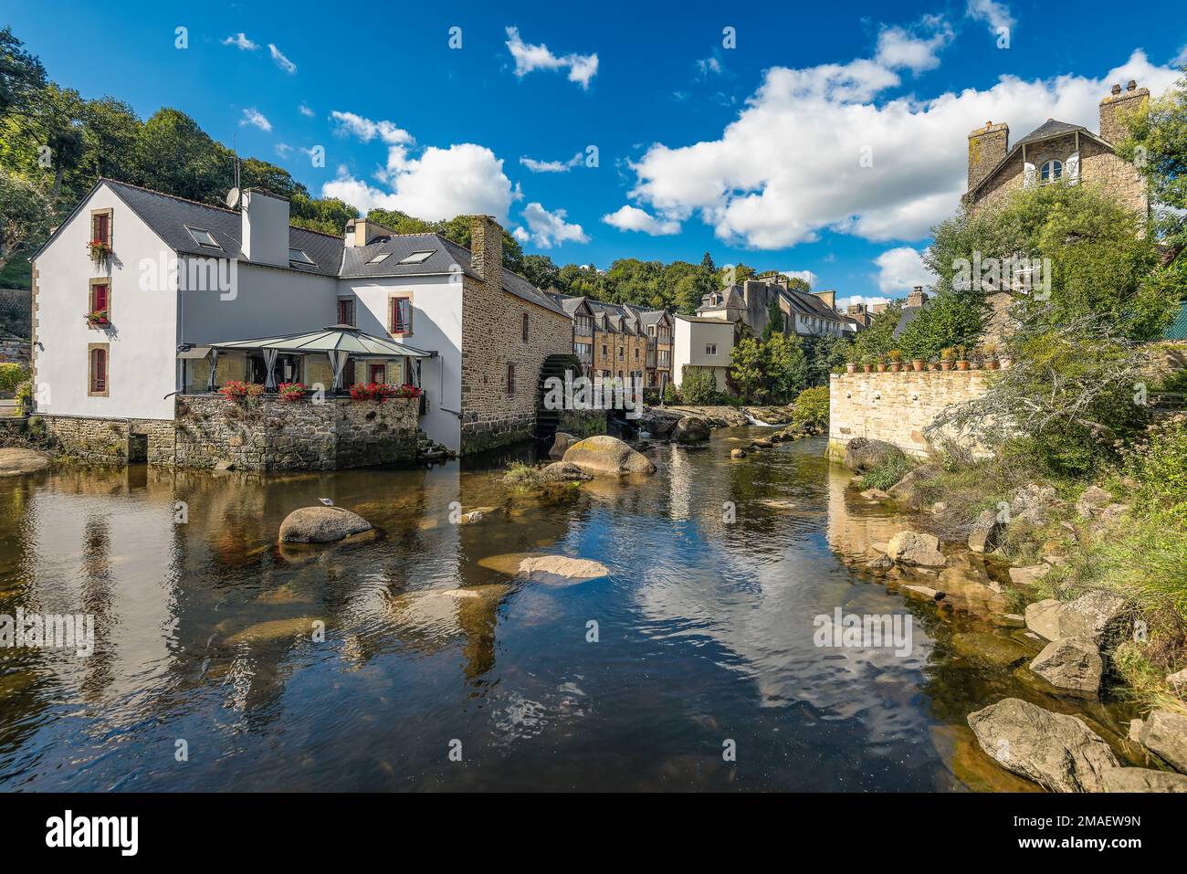 Vue panoramique sur la ville de Pont-Aven en Bretagne Banque D'Images Vue panoramique sur la ville de Pont-Aven en Bretagne Banque D'Images