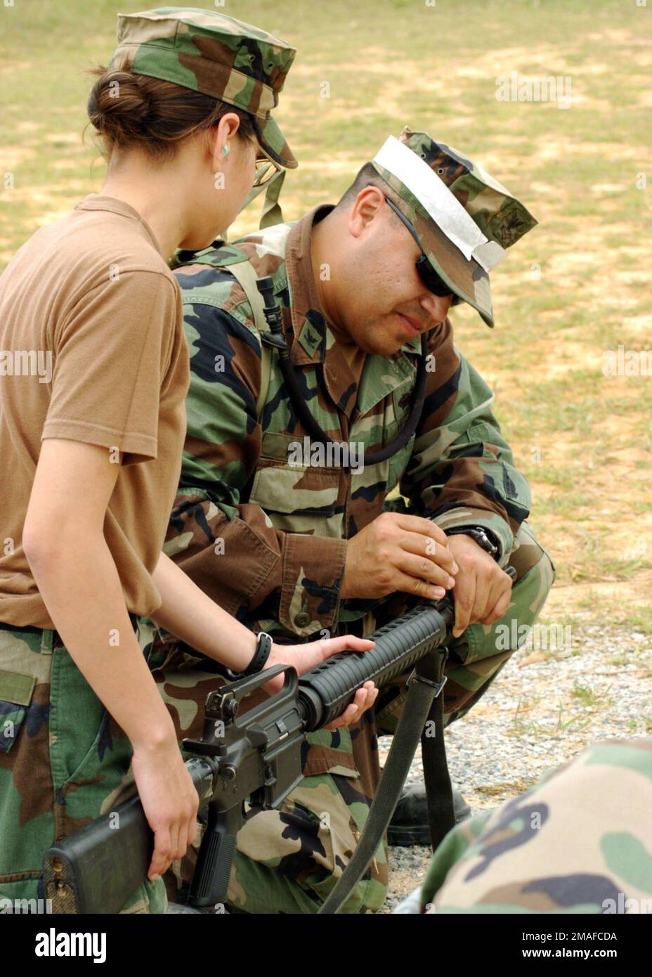 060506-N-3560G-035. Base: Camp Hansen État: Okinawa pays: Japon (JPN) Banque D'Images