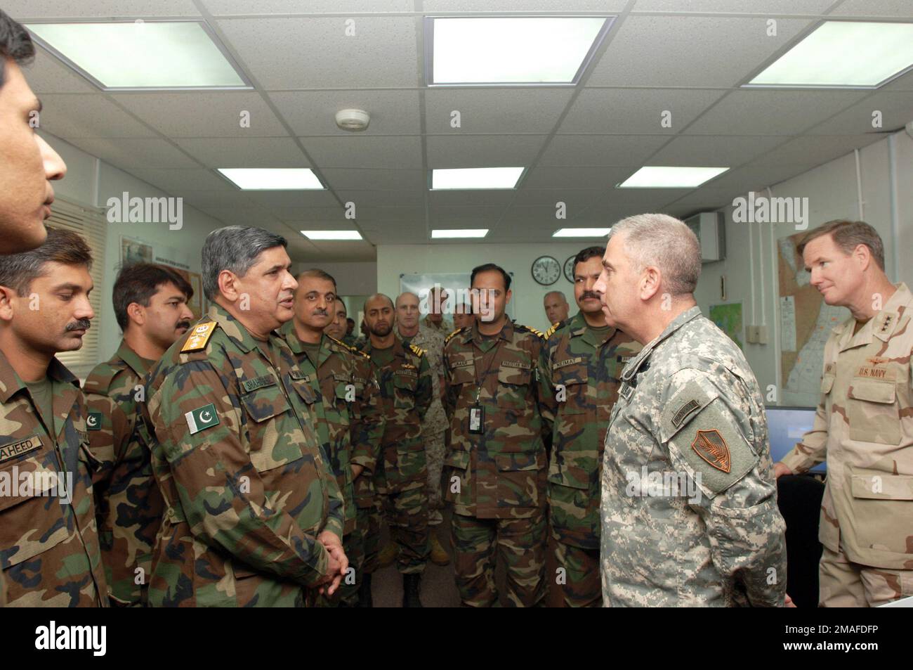 060508-N-9380A-032. Base : activité de soutien naval, Bahreïn État : Al Manamah pays : Bahreïn (BHR) Banque D'Images