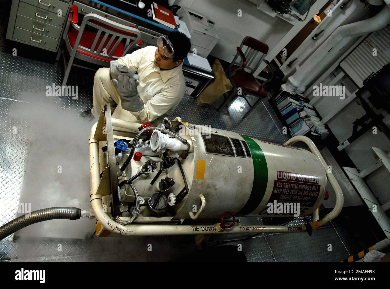 060523-N-7711S-134. Base : USS Ronald Reagan (CVN 76) Banque D'Images