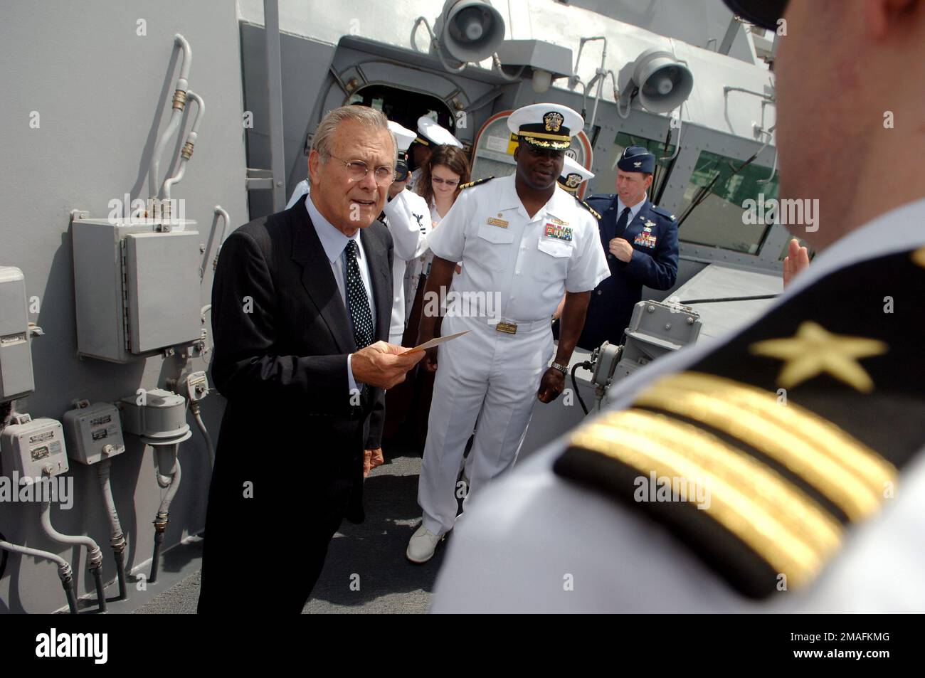 060604-N-0696M-229. Base: USS McCampbell (DDG 85) pays: Singapour (SGP) Banque D'Images