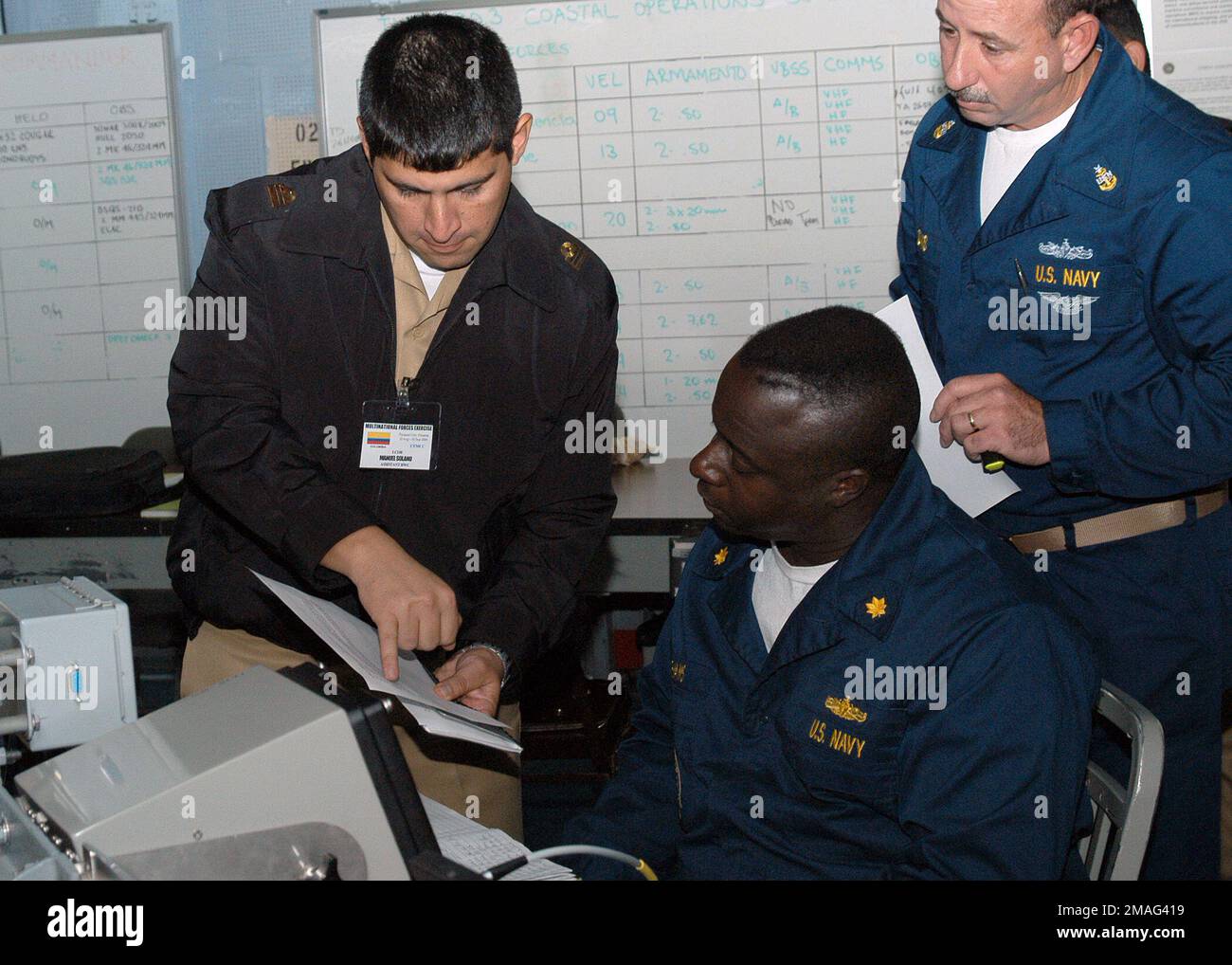 060826-N-5642P-001. Base : USS Kearsarge (LHD 3) Banque D'Images