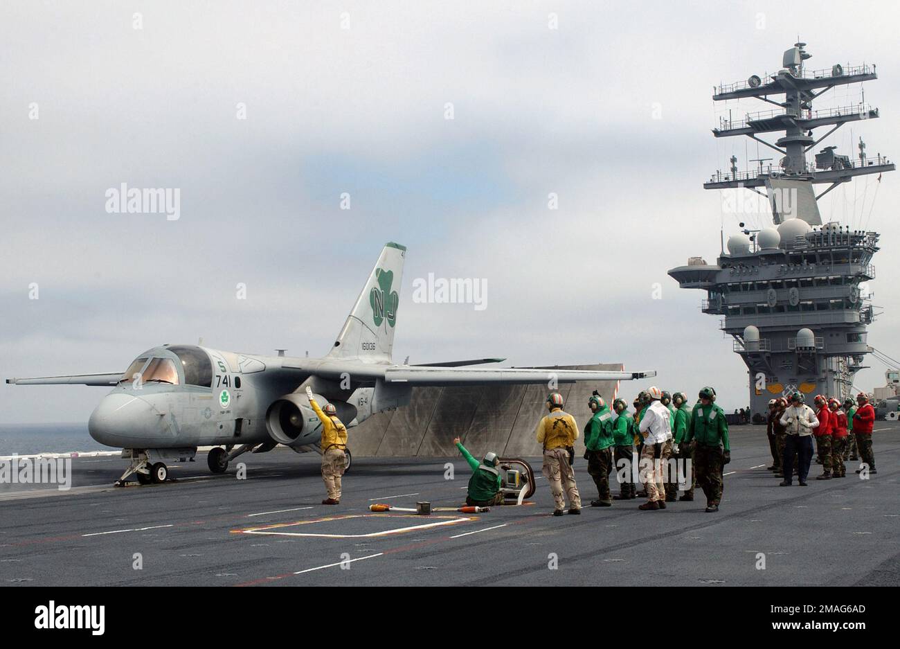 060901-N-0361G-304. Base : USS Nimitz (CVN 68) Banque D'Images