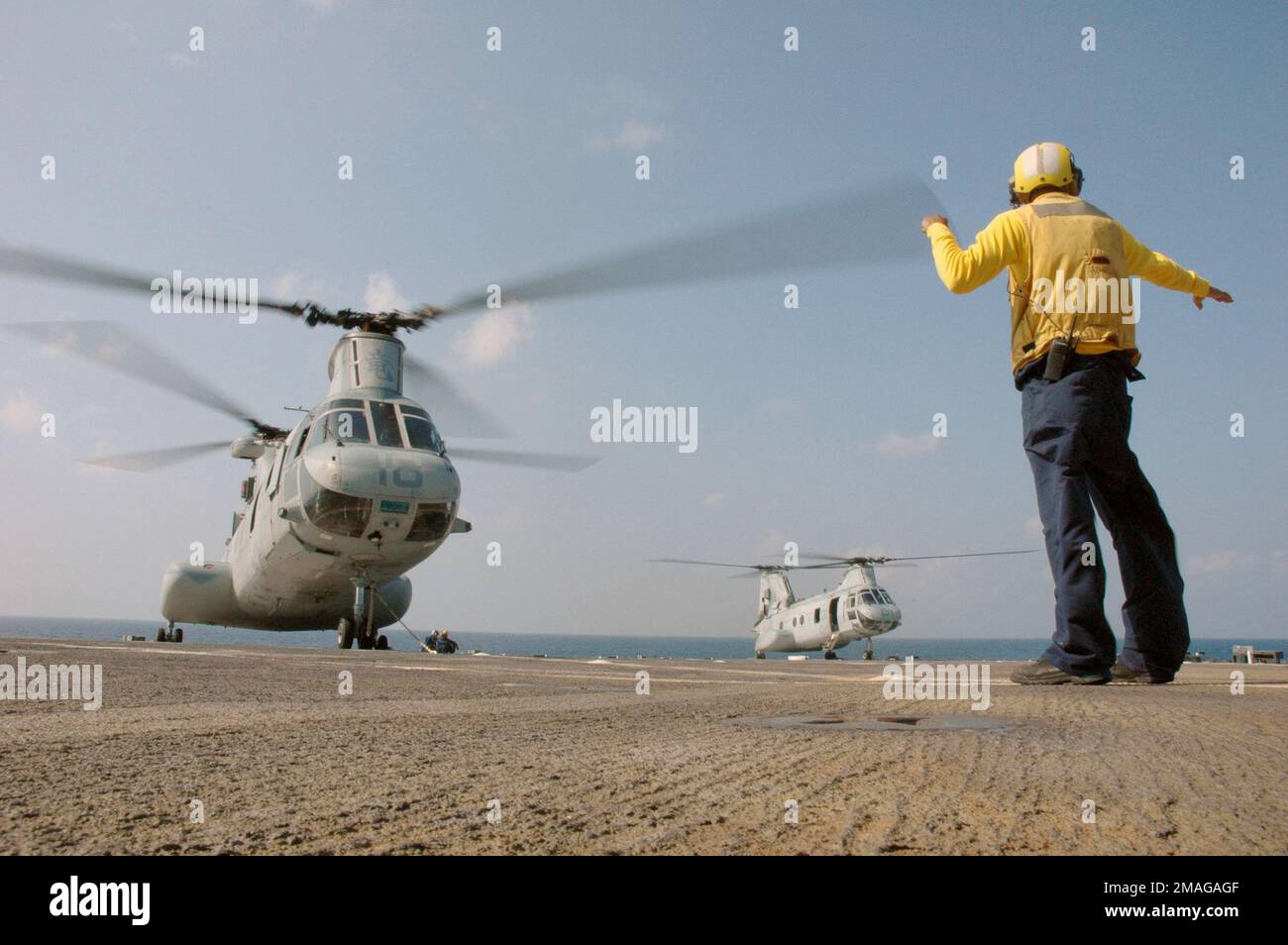 060924-N-4772B-231. Base : USS Harpers Ferry (LSD 49) Banque D'Images