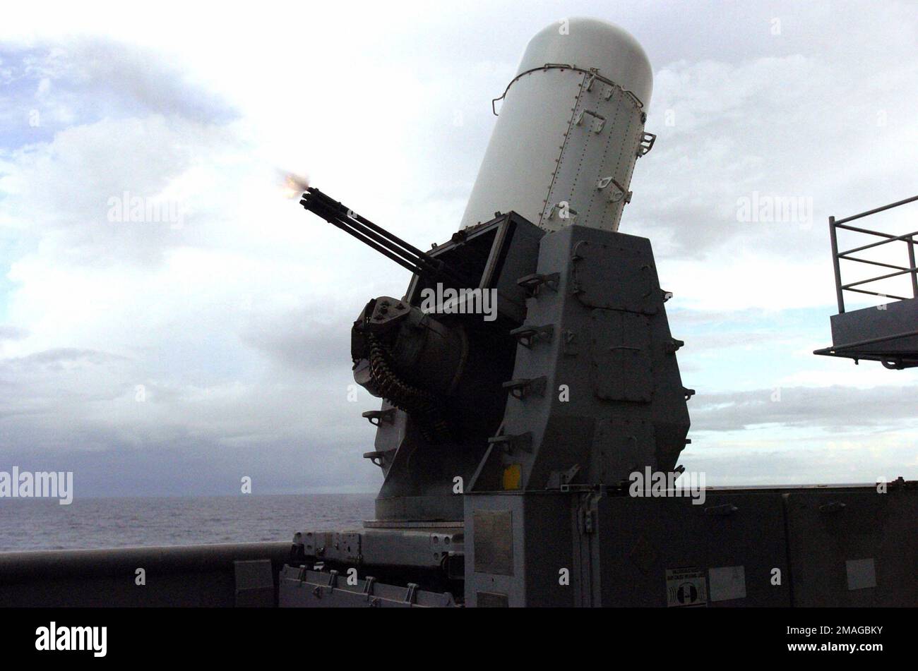 061001-N-4207M-023. Base : USS Essex (LHD 2) Banque D'Images