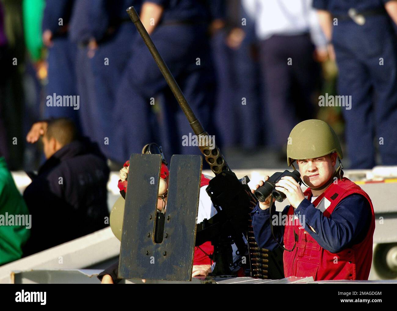 061022-N-0490C-003. Base: Détroit de Messine pays: Italie (ITA) Banque D'Images