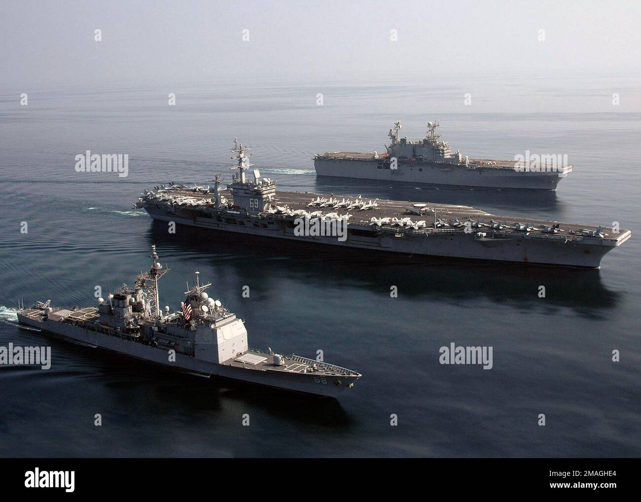 061120-N-8547M-140. Base: Mer d'Arabie Banque D'Images