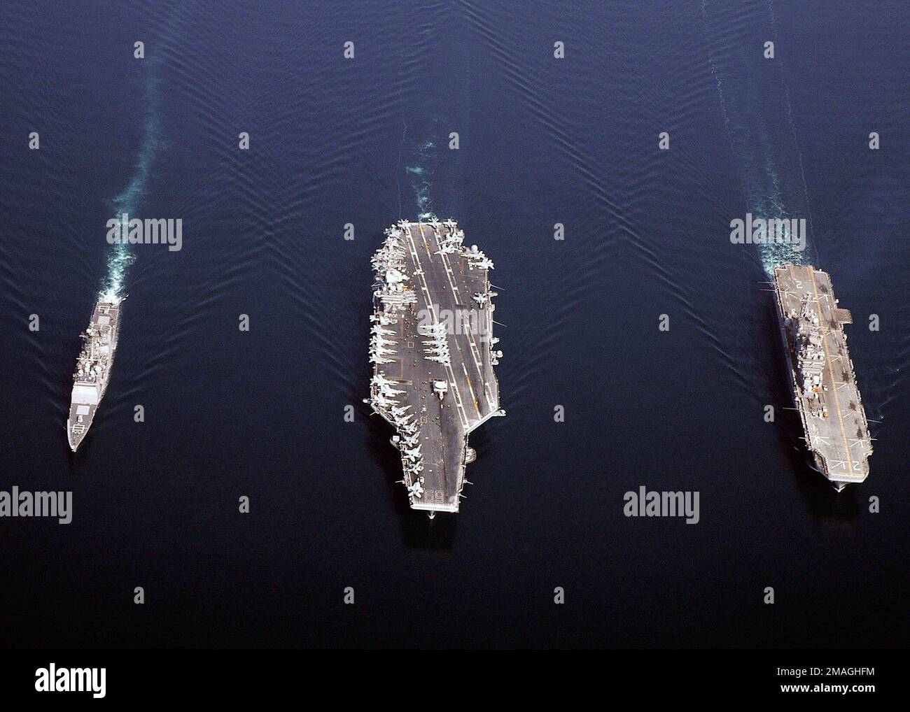 061120-N-8547M-408. Base: Mer d'Arabie Banque D'Images