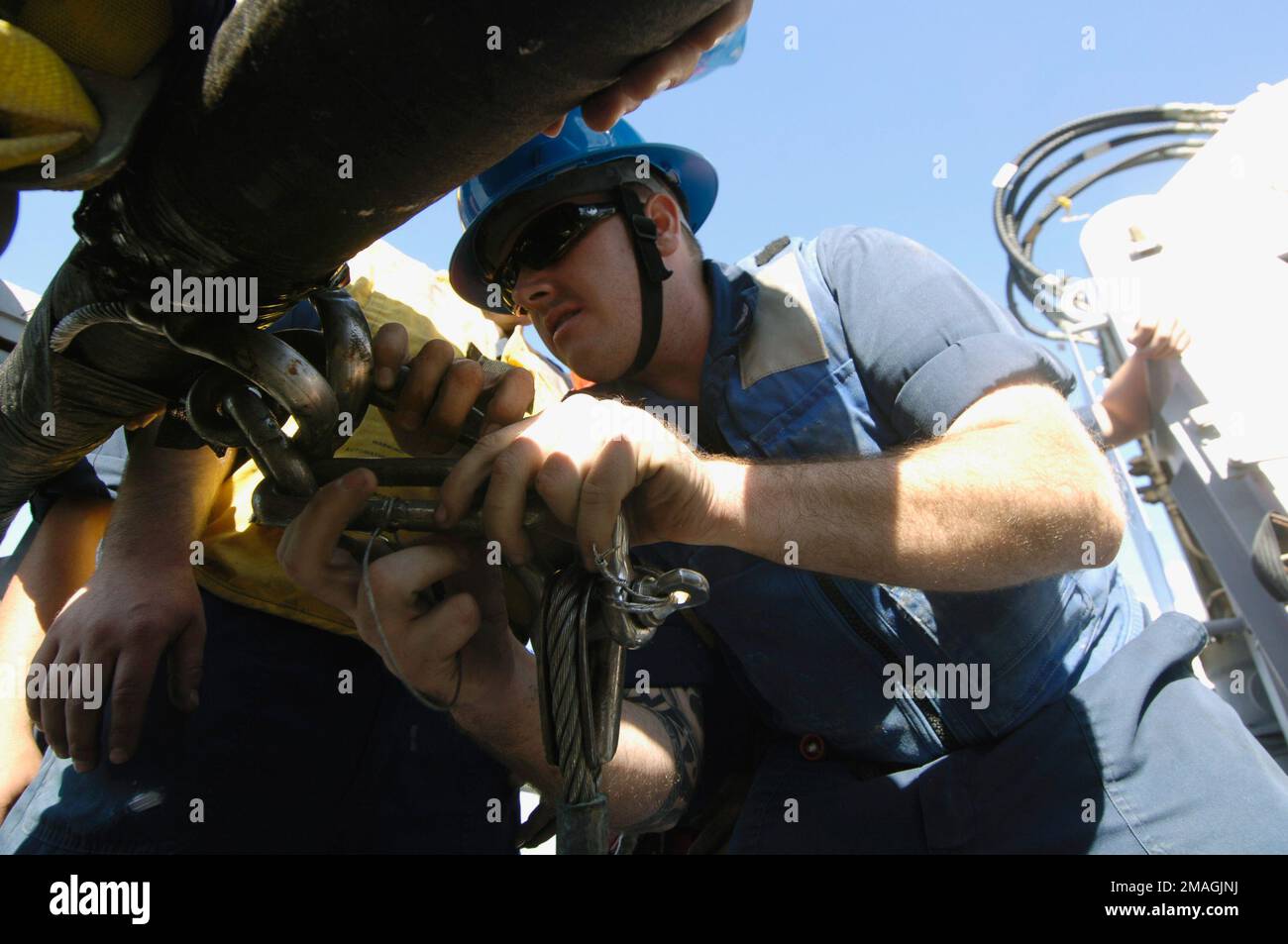 061203-N-5555T-005. Base : USS ardent (MCM 12) Banque D'Images