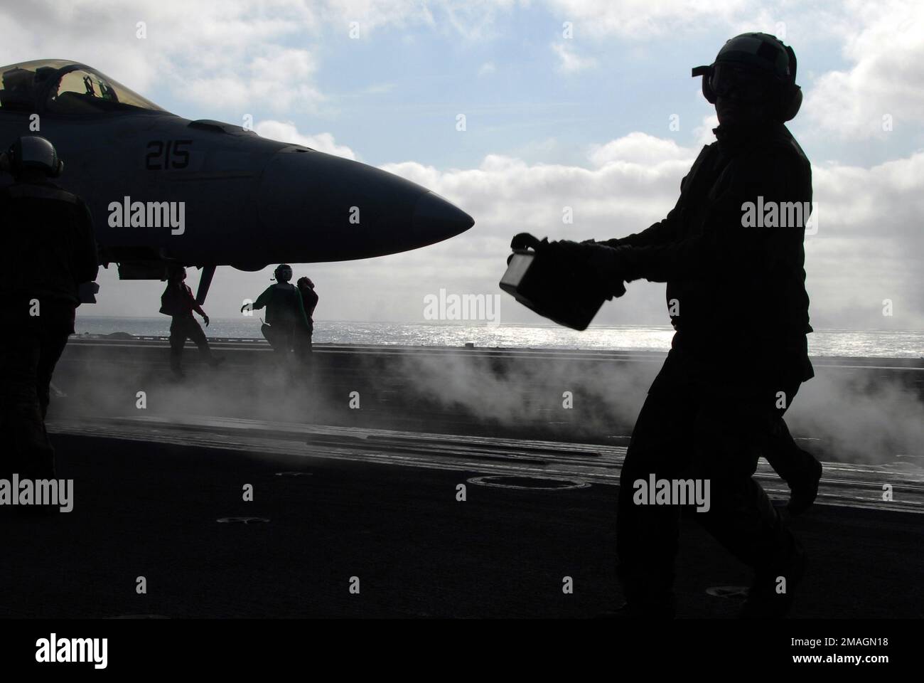 061215-N-8158F-048. Base : USS Nimitz (CVN 68) Banque D'Images