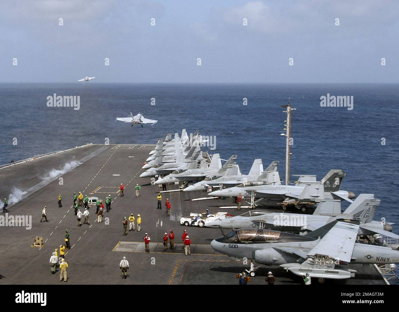 070110-N-3962E-010. Base : USS Dwight D Eisenhower (CVN 69) Banque D'Images